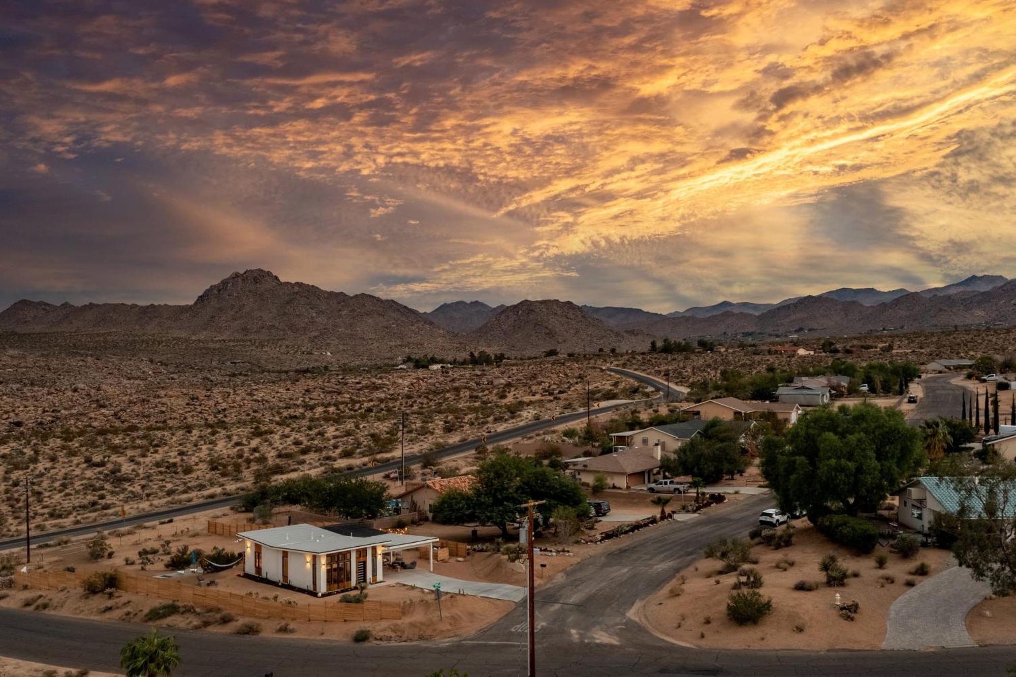 Chicory By Avantstay Modern Desert Retreat W Hot Tub Joshua Tree Esterno foto